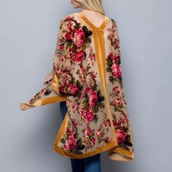 Wehello Golden Velvet Kimono with Floral Print in One Size - Picture 1 of 12